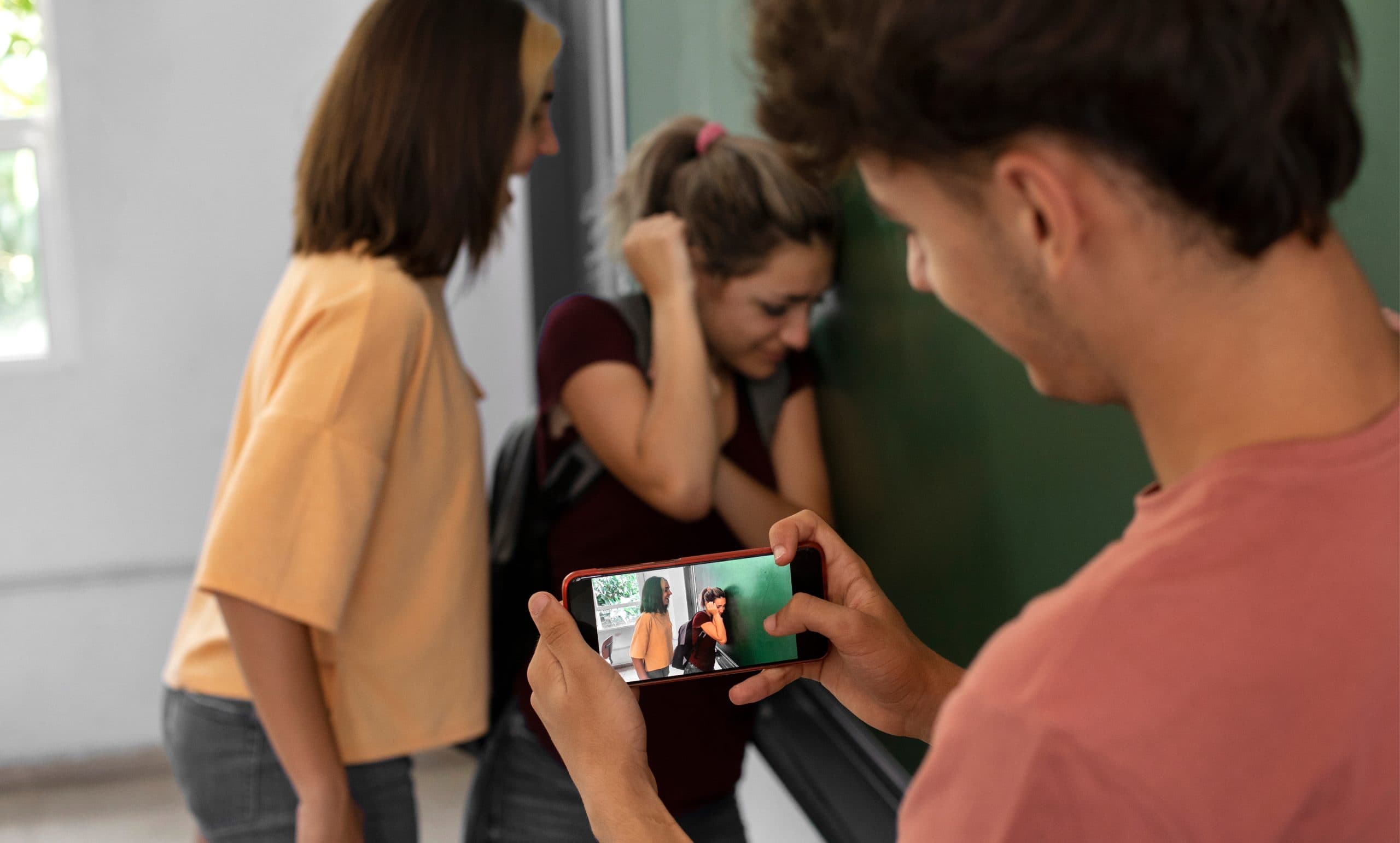 Ciberbullying: cuando la presión de las amistades impulsa a dañar desde las redes